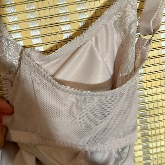 Vanity Fair Bra Cream Lace Mesh Underwire Minimizer Unlined 42D - Picture 7 of 14